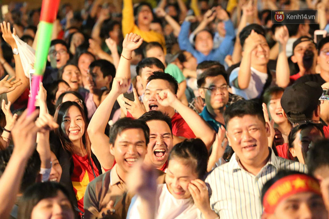 Tin tức - Hàng triệu CĐV vỡ òa hạnh phúc, đổ ra đường mừng đội tuyển Việt Nam lập kỳ tích tại Asian Cup 2019 (Hình 6).