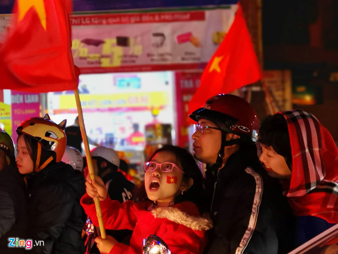 Tin tức - Hàng triệu CĐV vỡ òa hạnh phúc, đổ ra đường mừng đội tuyển Việt Nam lập kỳ tích tại Asian Cup 2019 (Hình 9).
