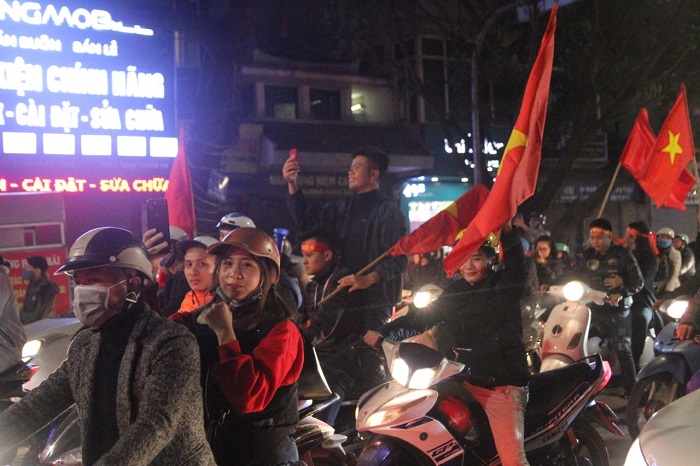 Tin tức - Hàng triệu CĐV vỡ òa hạnh phúc, đổ ra đường mừng đội tuyển Việt Nam lập kỳ tích tại Asian Cup 2019 (Hình 14).