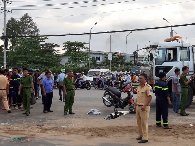 Tin tức - Hiện trường vụ xe ben lật đè 2 xe máy, 3 người thương vong ở Sài Gòn (Hình 3).