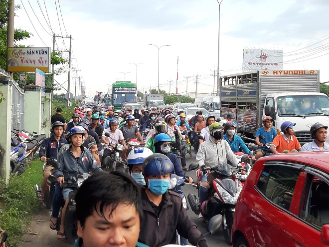 Tin tức - Hiện trường vụ xe ben lật đè 2 xe máy, 3 người thương vong ở Sài Gòn (Hình 5).