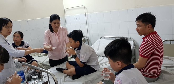 Tin tức - 15 học sinh tiểu học nhập viện cấp cứu sau khi uống trà sữa
