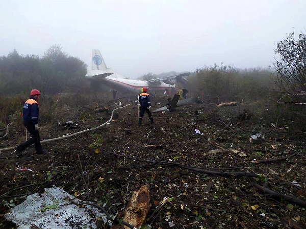 Tin thế giới - Máy bay Ukraine đáp khẩn cấp vì hết nhiên liệu, ít nhất 5 người thiệt mạng (Hình 3).