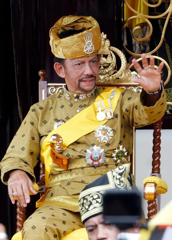 Tin thế giới - Lối sống xa xỉ bậc nhất của quốc vương Brunei: Máy bay dát vàng, gara chứa hàng ngàn siêu xe