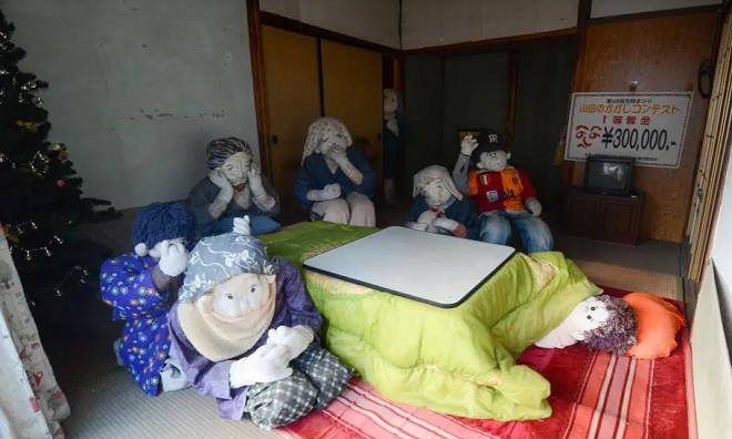 Tin thế giới - Ngôi làng kỳ lạ tại Nhật Bản: 20 người sống cùng hàng trăm con búp bê (Hình 4).