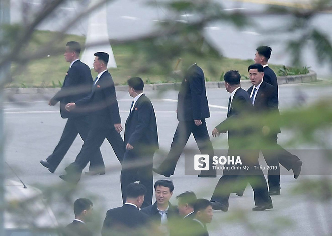 Tin trong nước - Cận cảnh phái đoàn an ninh của Triều Tiên với gần 100 người có mặt tại Hà Nội (Hình 3).