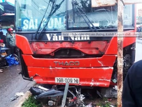 Tin trong nước - Gia Lai: Xe khách lao thẳng vào chợ, 5 người thương vong