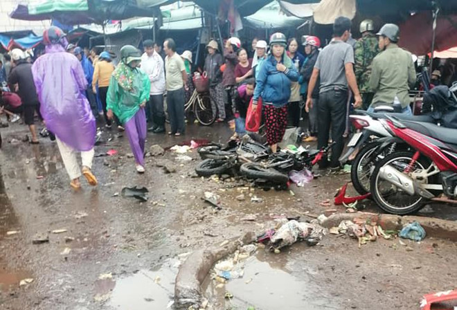 Tin trong nước - Gia Lai: Xe khách lao thẳng vào chợ, 5 người thương vong (Hình 3).