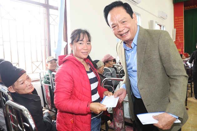 Việc tốt quanh ta - Doanh nhân Đào Hồng Tuyển chi 5 tỷ đồng mua khẩu trang tặng người dân Quảng Ninh