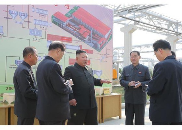 Tin thế giới - Truyền thông Triều Tiên bất ngờ công bố những hình ảnh mới nhất của ông Kim Jong-un (Hình 2).