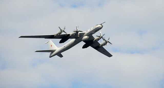 Tin thế giới - Phi đội 'sát thủ săn ngầm' Tu-142 Nga chạm trán dàn tiêm kích NATO
