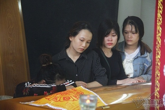 Tin tức - Gia đình thầy giáo thiệt mạng vì lở đất ở Nha Trang: Tiếng khóc xé lòng vì nỗi đau 'trời giáng' (Hình 2).