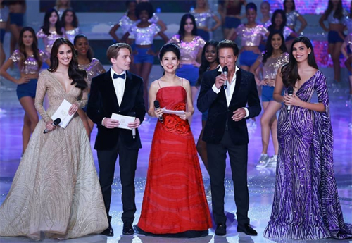 Tin tức - Những hình ảnh đầu tiên của hoa hậu Tiểu Vy trong đêm chung kết Miss World 2018 