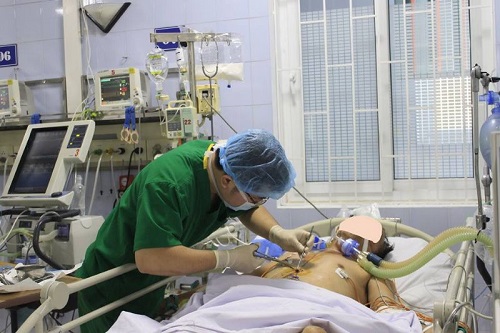 Tin tức - 6 giờ cân não đưa sỹ quan công an nguy kịch vì bệnh tim thoát khỏi “cửa tử”