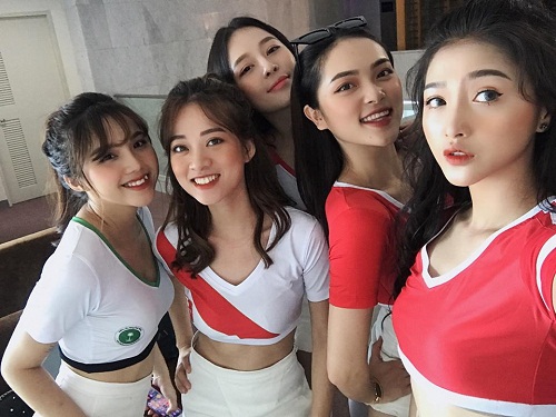Tin tức - Vẻ đẹp nóng bỏng của nữ cổ động viên Việt Nam mùa World Cup 2018 (Hình 5).