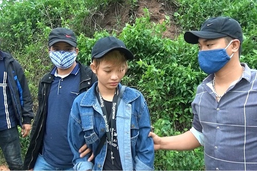 Tin tức - Bắt giữ “nữ quái” 17 tuổi vận chuyển hơn 4000 viên ma túy vào Việt Nam