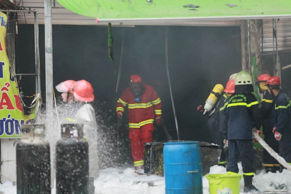 Tin tức - Hà Nội: Cháy lớn tại nhà hàng, một người tử vong (Hình 4).