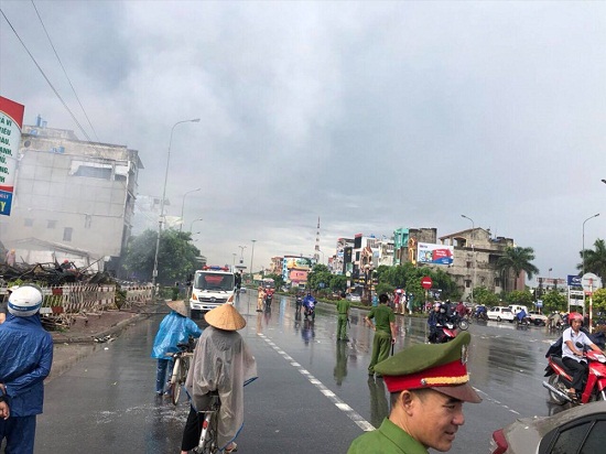 Tin tức - Chợ Gạo Hưng Yên lại bùng cháy dữ dội trở lại dù đã có mưa to (Hình 11).