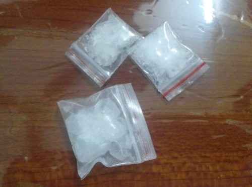 Tin tức - Hà Nội: Kiểm tra hai đối tượng phóng nhanh vượt ẩu bất ngờ phát hiện tàng trữ chất ma túy