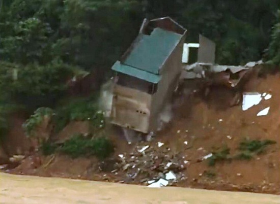 Tin tức - 13 người chết và mất tích, gần 6.500 ngôi nhà bị ngập do mưa lũ tại Thanh Hóa (Hình 2).