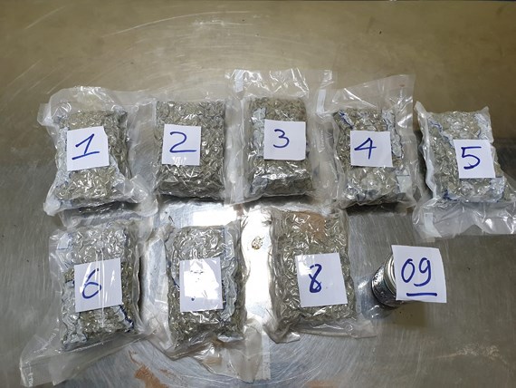 Tin tức - Triệt phá lô hàng ma túy 'ẩn' dưới lớp quần áo được gửi từ Mỹ về Việt Nam