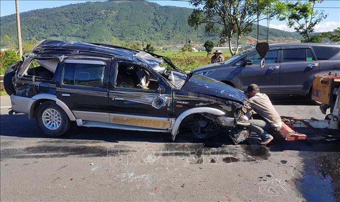 Tin tức - Lâm Đồng: Lật xe trên cao tốc Liên Khương – Prenn, 2 người thương vong