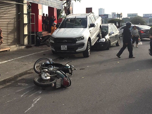 Tin tức - Đà Nẵng: Xe 'điên' đi lùi gây tai nạn liên hoàn, 2 người bị thương