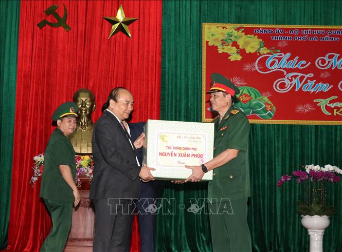 Tin tức - Thủ tướng Chính phủ Nguyễn Xuân Phúc chúc Tết lực lượng vũ trang và nhân dân TP Đà Nẵng (Hình 2).