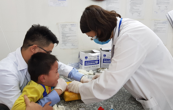 Tin trong nước - Bộ Y tế đề nghị tỉnh Bắc Ninh dừng việc lấy máu xét nghiệm sán lợn cho trẻ