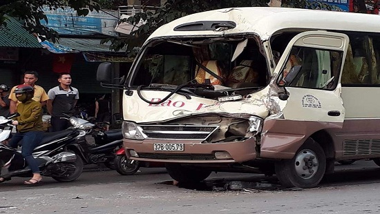 Tin trong nước - Tin tai nạn giao thông mới nhất ngày 5/4/2019: Bé trai 10 tuổi tử vong thương tâm dưới bánh xe tải (Hình 3).