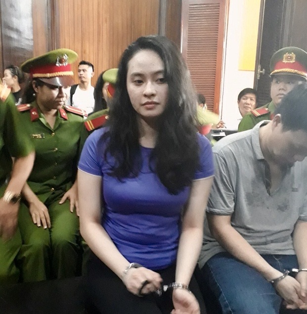 Hot girl Ngọc Miu liên tục kêu oan, Văn Kính Dương nhận tội, bênh vực người tình trước tòa