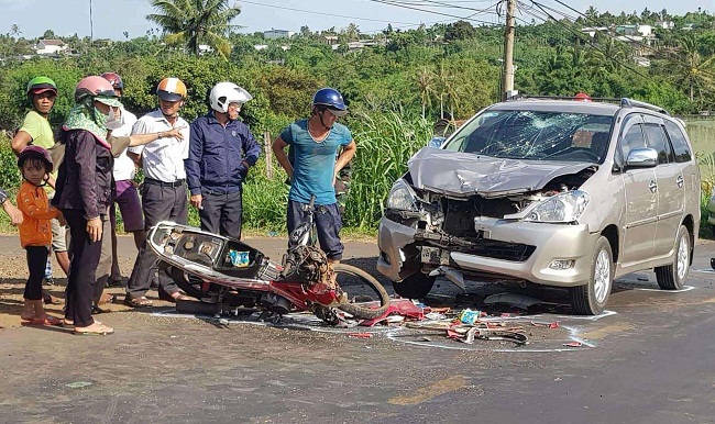Tin trong nước - Tin tức tai nạn giao thông mới nhất hôm nay 14/6/2019: Xe máy cày đâm vào xe máy, 10 người bị thương (Hình 4).
