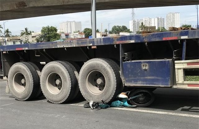 Tin trong nước - Tin tức tai nạn giao thông mới nhất hôm nay 19/6/2019: Phạt tài xế ô tô chở quá tải chống đối CSGT (Hình 2).