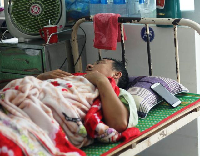 Tin trong nước - CSGT bị 'lâm tặc' tông xe: 'Tỉnh dậy tôi mới biết mình đã được đưa đến bệnh viện'