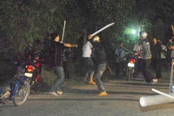 Tin trong nước - Vụ hơn 20 nam thanh niên hỗn chiến ở Thanh Hóa: Bắt 2 đối tượng nghi cầm đầu (Hình 2).