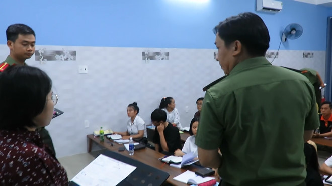 Pháp luật - Đà Nẵng: Phát hiện trung tâm ngoại ngữ truyền đạo trái phép cho học viên