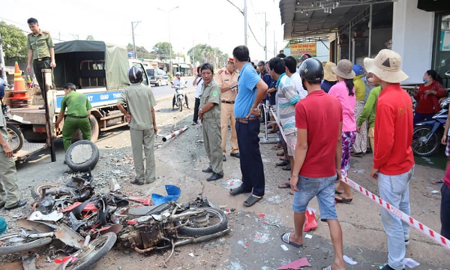 Tin trong nước - Gia Lai: 3 xe máy tông trực diện trong đêm, 3 người tử vong, 2 nạn nhân trọng thương