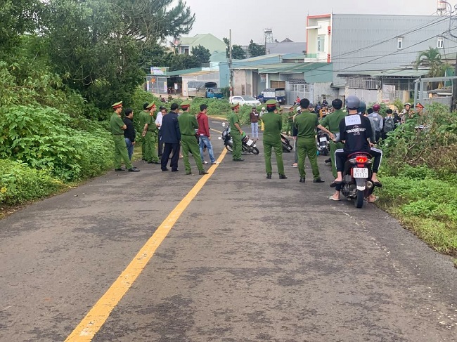 Tin trong nước - Gia Lai: Thực nghiệm hiện trường vụ nam sinh lớp 11 bị đâm chết trước cổng trường