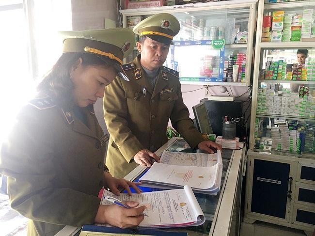 Tin trong nước - Quảng Bình: Hàng loạt quầy thuốc tăng giá khẩu trang bị phạt nặng