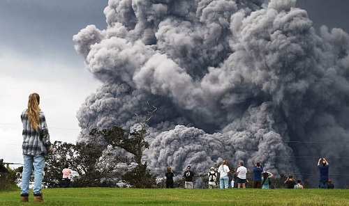 Tin tức - Núi lửa Hawaii phun trào sau gần 100 năm, tạo ra cột tro bụi khổng lồ