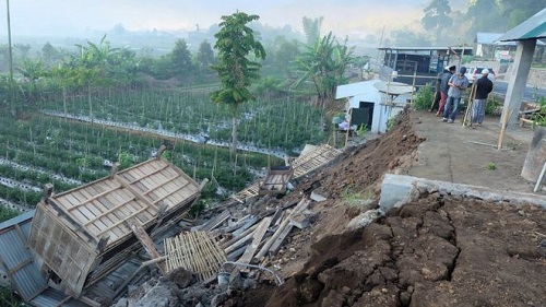 Tin tức - Indonesia: Động đất sáng sớm, 10 người tử vong, nhiều tòa nhà đổ sập (Hình 2).