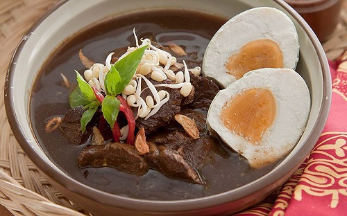 Tin tức - Đến Indonesia cổ vũ cho Olympic Việt Nam đừng quên thử những món ăn đặc sản này (Hình 5).