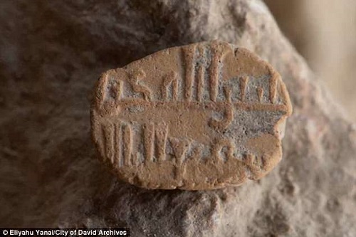 Tin thế giới - Phát hiện Thánh bùa bí ẩn 1.000 năm tuổi dưới bãi đậu xe ở Israel