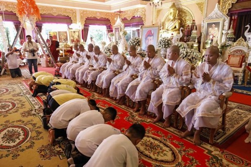 Tin thế giới - Đội bóng nhí Thái Lan sắp xuống tóc, vào chùa tu trong một thời gian