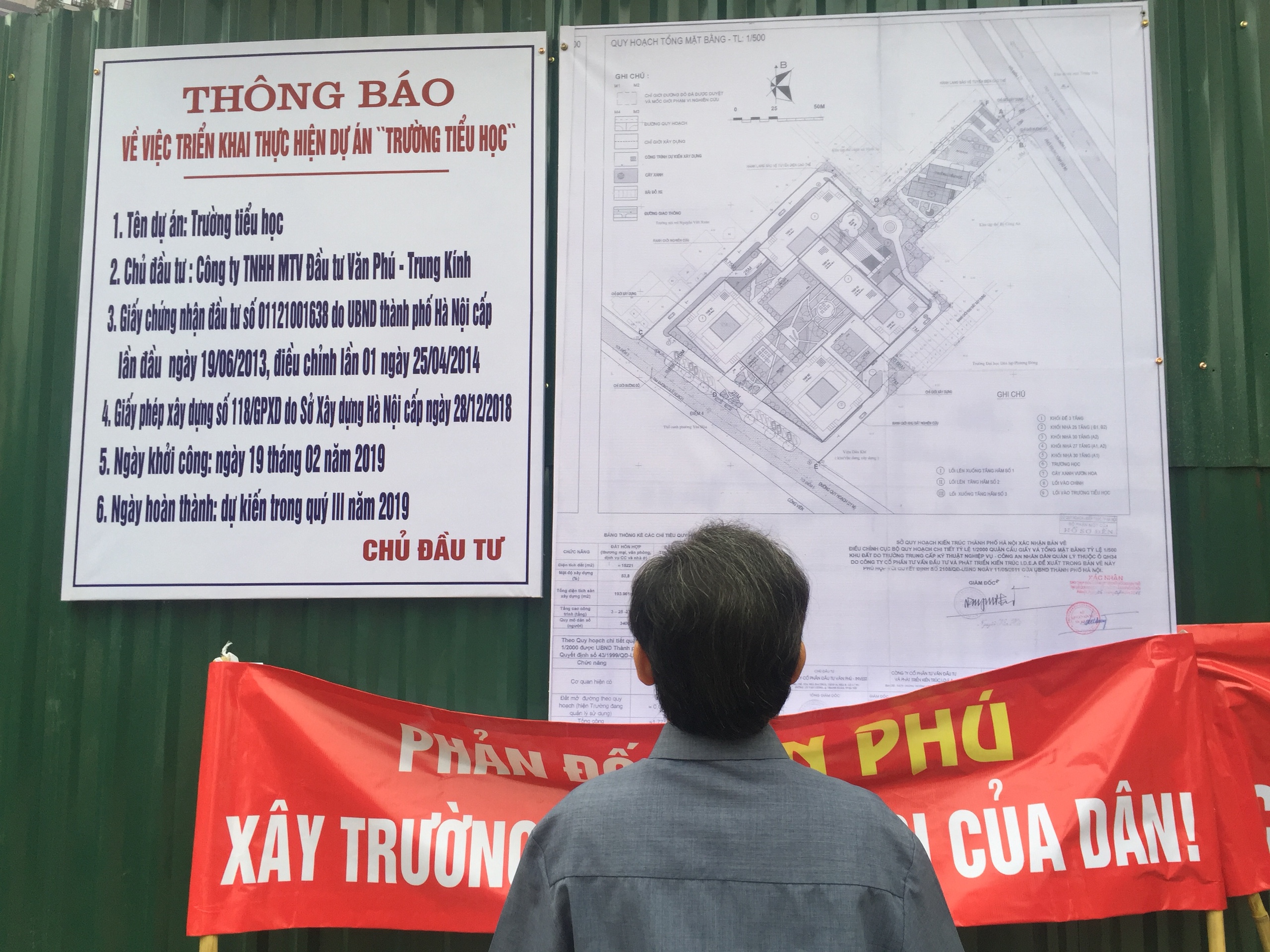 Xã hội - Vụ CC Home City 177 Trung Kính bị bịt lối đi: Chủ đầu tư Văn Phú nói không ai đổ trộm phế liệu? (Hình 4).
