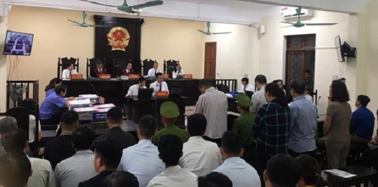 Pháp luật - Xét xử vụ gian lận thi cử ở Hà Giang: Vợ ông Triệu Tài Vinh vắng mặt tại phiên tòa
