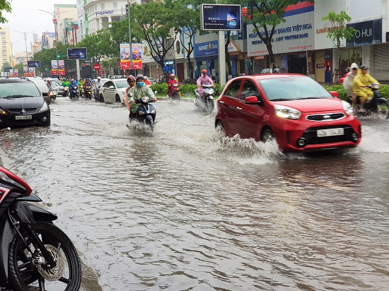 Tin trong nước - Đà Nẵng mênh mông nước, nhiều tuyến đường ngập nặng sau trận mưa đêm (Hình 7).