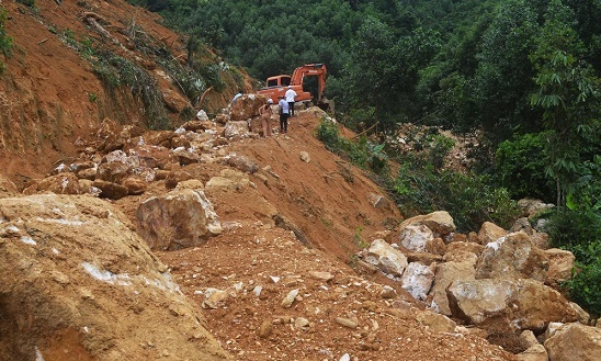 Kinh doanh - Đột nhập “mỏ” quặng thạch anh trái phép ở khu vực biên giới Việt - Lào
