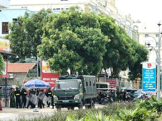Tin trong nước - Nóng: Hàng chục cảnh sát được huy động khẩn tới biển Hải Tiến ngăn chặn xô xát