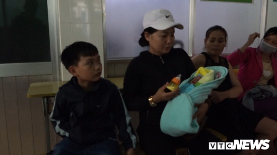 Tin trong nước - Đắk Lắk: Phát hiện bé sơ sinh tình trạng tím tái bị bỏ lại ven đường